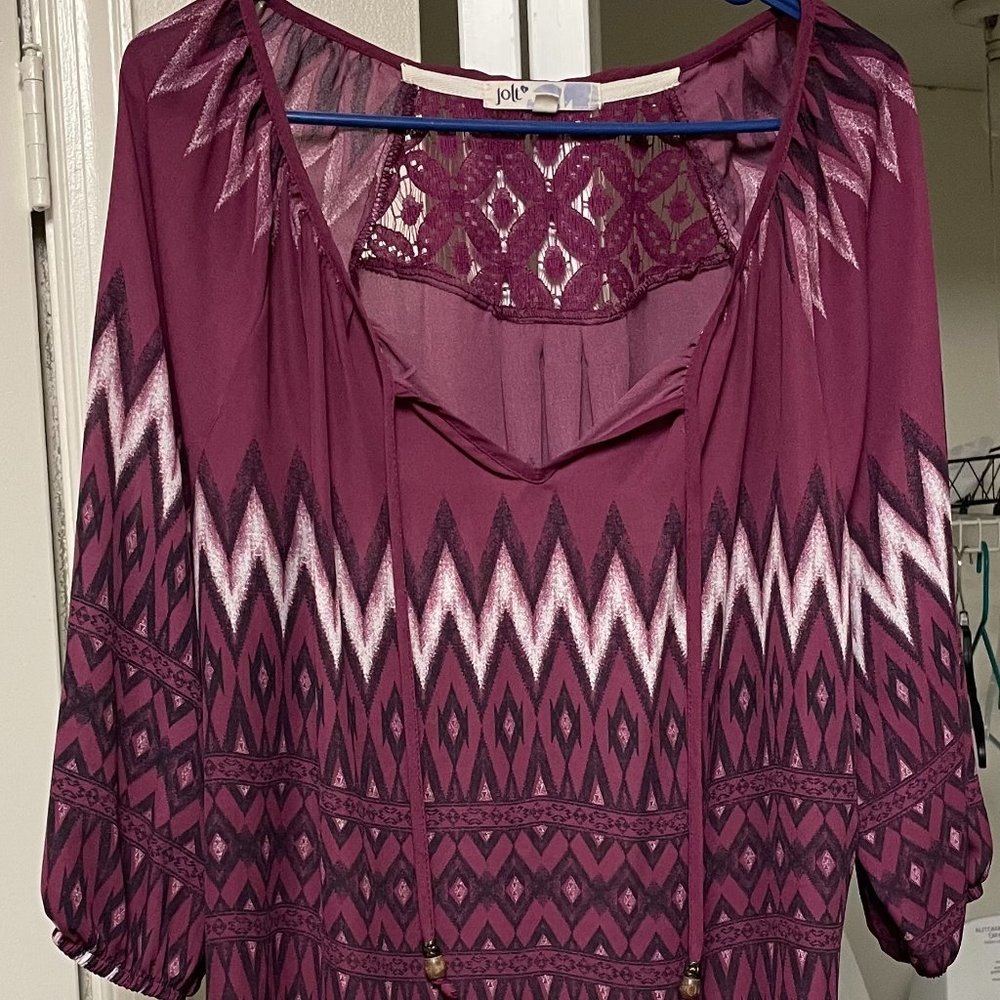 Jolt v neck quarter sleeve blouse size M purple/black/white